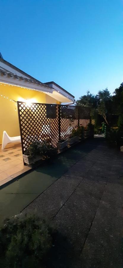 Artistika Golden Apartment Capitana Exterior foto